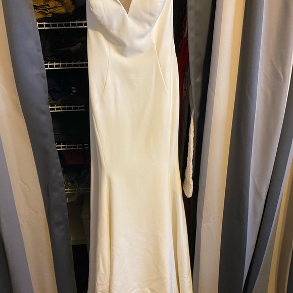 Sophia Tolli Simone wedding dress in size 8. Never worn and unaltered. - Picture 8 of 10